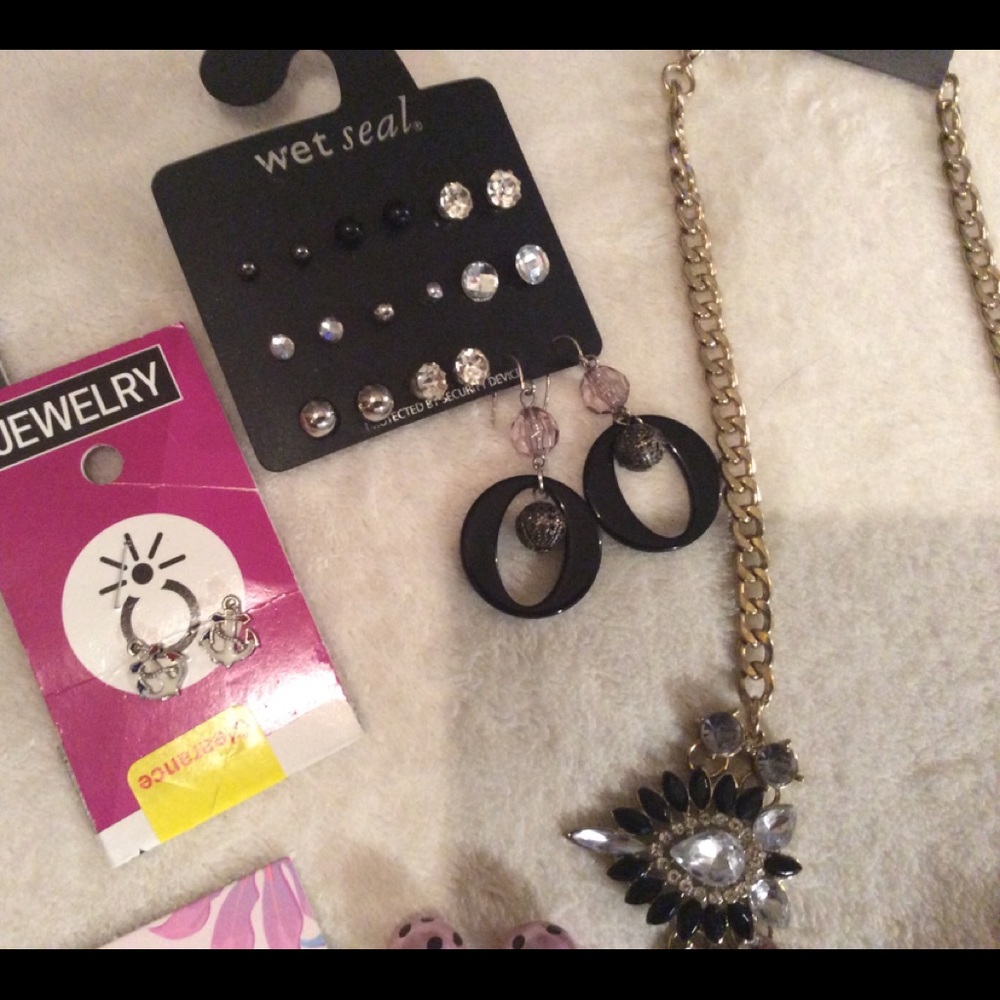 Jewelry - Picture 4 of 6